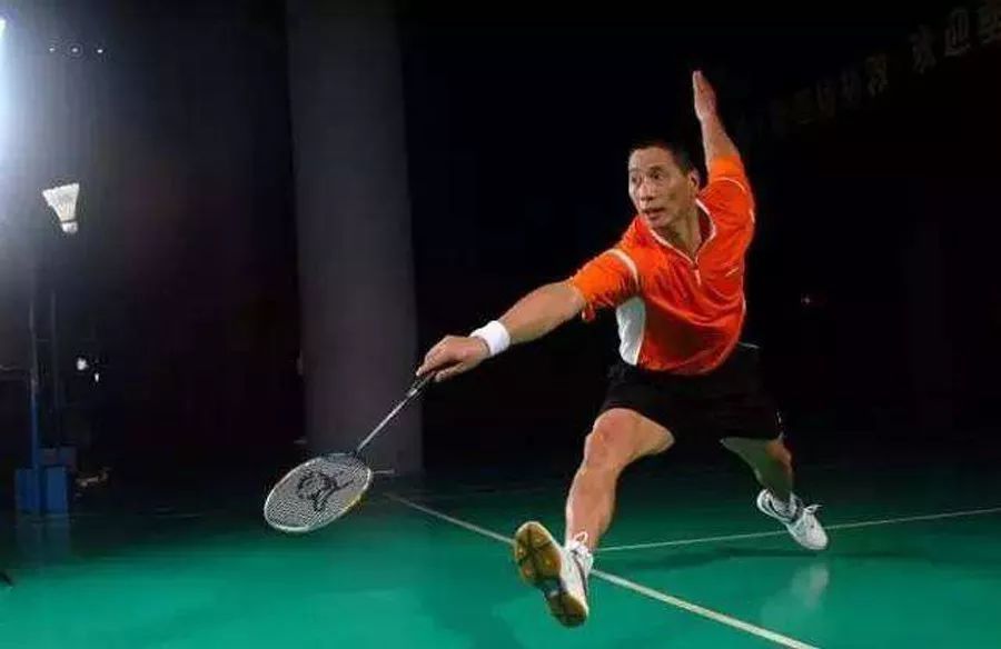 {六合彩}(你觉得参加羽毛球运动有什么好处) {六合彩}(你觉得参加羽毛球运动有什么好处)